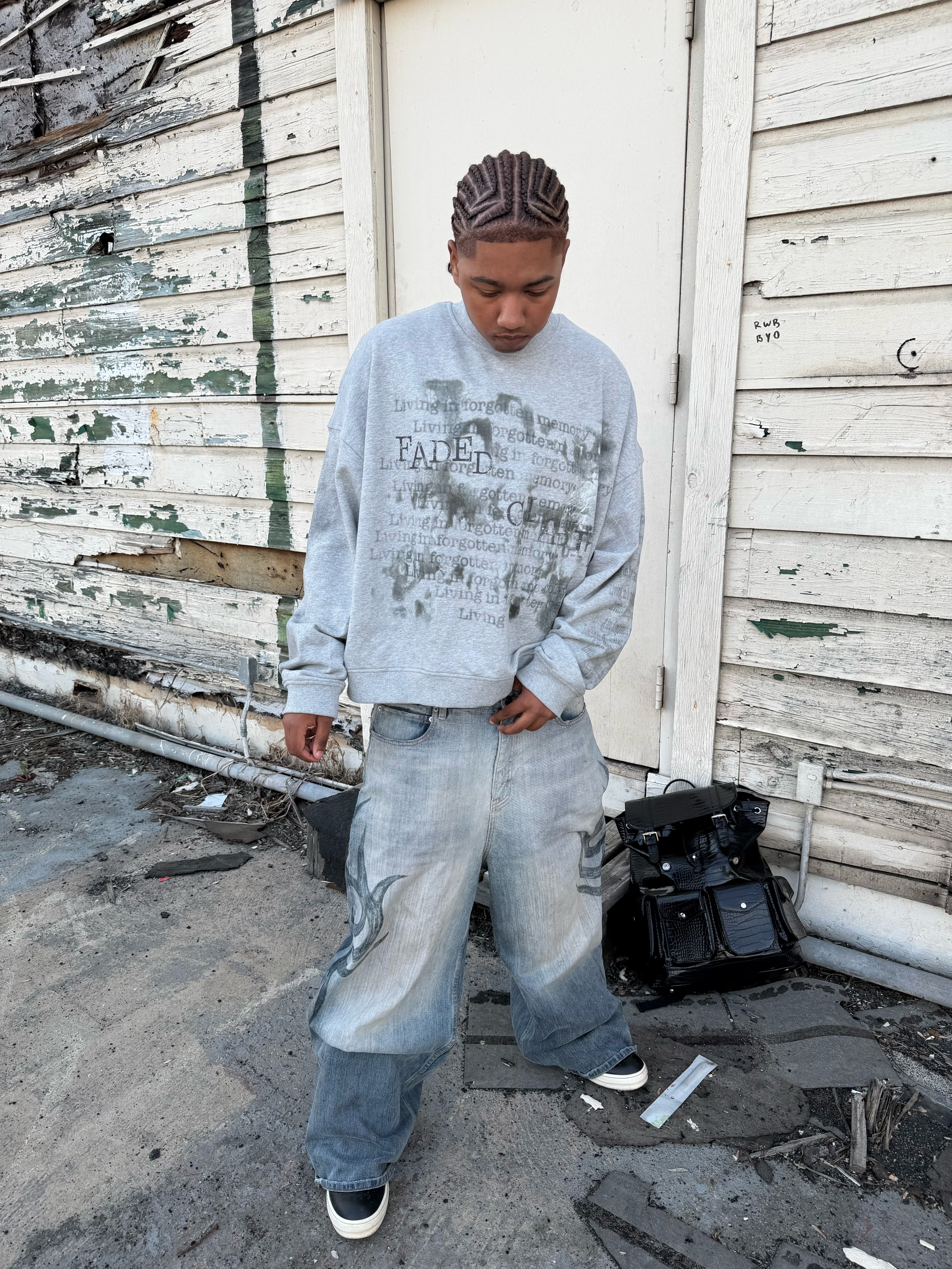 FORGOTTEN MEMORIES CREWNECK